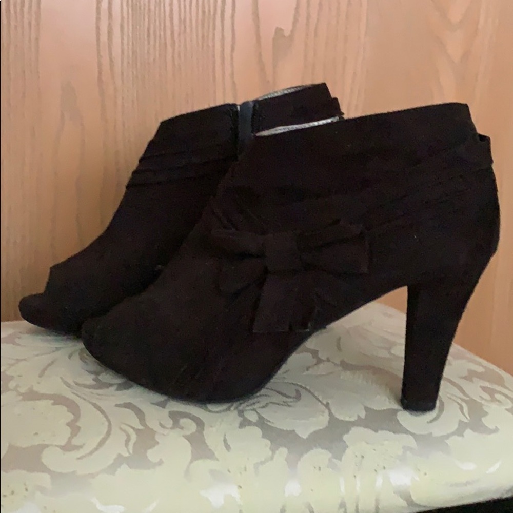 Open toed heels